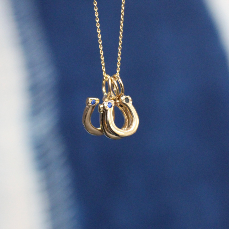 personalized horseshoe charm necklace